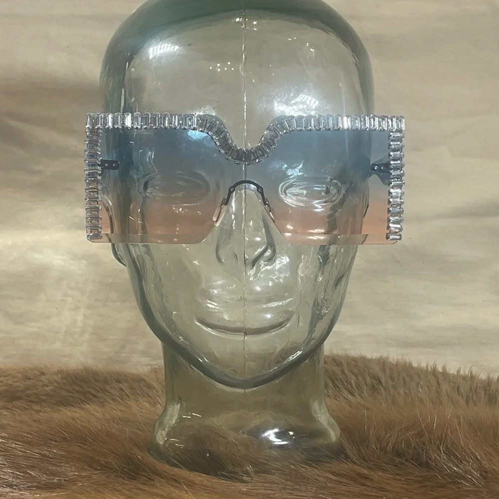 Fabulous Large Frame Sunglasses - Picture 3 of 3